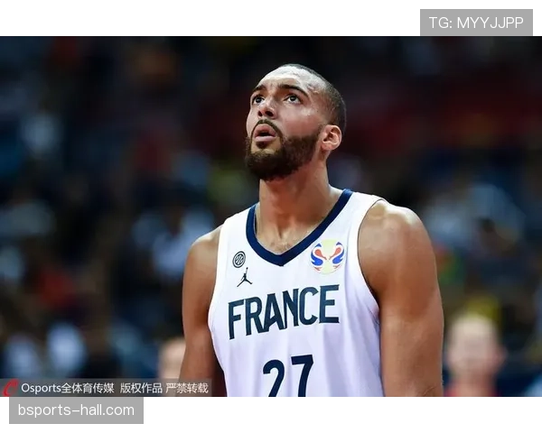 戈贝尔挡拆滚动主导篮板，以护筐强度超越上赛季